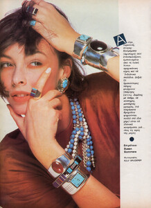 CpExtraFashionBeautyGrWinter8788Accessories03.thumb.jpg.7d8e45304287662a8b39dc5a121f0230.jpg