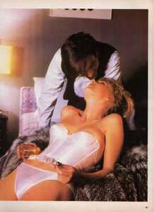 CpExtraFashionBeautyGrWinter8788Perfume04.thumb.jpg.a69c1dc2329711346c19749c6fb430b5.jpg