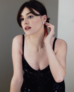 Daisy_Edgar-Jones_____Golden_Globe_Portraits_January_2023__1_.jpg