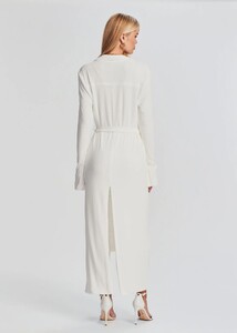 Ecommerce_Crop-221115_Ecom_Set2_SHOT_09_0964.jpg
