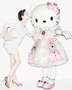 Saki-Asamiya-by-Matt-Irwin-Short-But-Sweet-Vogue-Japan-May-2013-1.thumb.jpg.e956969b9935e3212b00d4addf8e030e.jpg