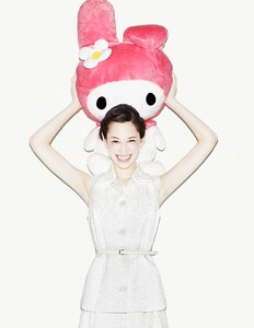 Saki-Asamiya-by-Matt-Irwin-Short-But-Sweet-Vogue-Japan-May-2013-3.thumb.jpg.adf6fcedf168f994967389736a1696b9.jpg