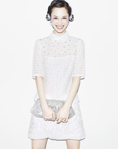 Saki-Asamiya-by-Matt-Irwin-Short-But-Sweet-Vogue-Japan-May-2013-6.thumb.jpg.0983d513b9161cda998e3bd0634ab781.jpg