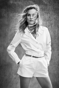 Town_And_Country-August_2016-Diane-Kruger-by-Victor_Demarchelier-09.thumb.jpg.b327d47213a1d1243e34345c0cc75557.jpg