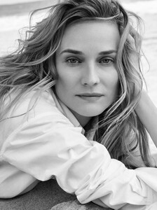 Town_And_Country-August_2016-Diane-Kruger-by-Victor_Demarchelier-11.thumb.jpg.c1040007c5c8b69b889c2d891d1bf0e2.jpg