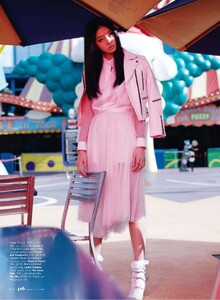 US-Elle-March-2011-House-of-Spirits-3.thumb.jpg.5f53abac6612b5da7ea8144841f9fc67.jpg