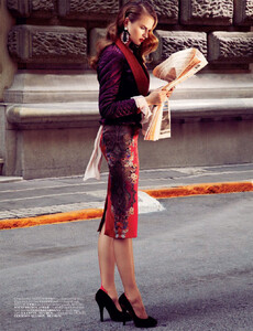 Unal_Vogue_Turkey_September_2010_06.thumb.jpg.4de36ea2c1ee8ef2b6f9b34c0bd3b82b.jpg