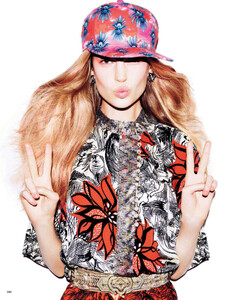 VOGUEMarch2014JapanPDFres-652.thumb.jpg.5cd3c0cd2ac017611d71903103c19282.jpg