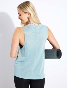 Varley-mariposa-tank-VAR01028-gray-mist-0013.jpg