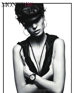 Vogue-France-2011-10-dragged-1.thumb.jpg.4d21eab11ecbebbfe340eca5c9b8ff60.jpg