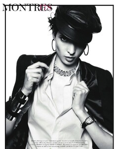 Vogue-France-2011-10-dragged-2.thumb.jpg.a0f4d797782ba5b07cd2d6155d5a97bc.jpg