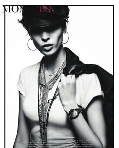 Vogue-France-2011-10-dragged-4.thumb.jpg.821966fd05ce95e635a10091ace2c91a.jpg