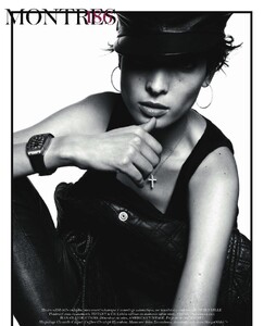Vogue-France-2011-10-dragged-6.thumb.jpg.e6f02892d30a3ad97301bf29452c149c.jpg