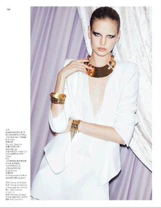 Vogue_China_-_February_2014-262.thumb.jpg.f2af0c8895d40989b1ef16225a15d831.jpg