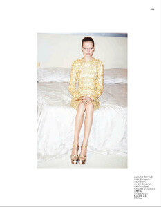 Vogue_China_-_February_2014-271.thumb.jpg.a99f3fd365765c3b26393da1dc98dbdb.jpg