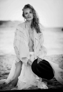 Vogue_Germany_-_Juli_2016-20.thumb.jpg.4c03b35613f1cadd2ccb22bbecdadb4e.jpg