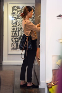 alessandra-ambrosio-keeps-things-casual-while-out-for-some-shopping-with-her-sister-in-pacific-palisades-california-271222_3.jpeg