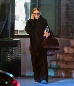 ashley-olsen-night-out-in-new-york-01-18-2023-5.jpg