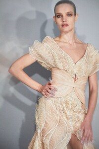 backstage-defile-iris-van-herpen-printemps-ete-2021-paris-coulisses-4.thumb.jpg.952d249d9e1a8d95c00dc9b84878e546.jpg