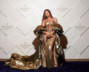 beyonce-at-grand-reveal-weekend-for-atlantis-the-royal-in-dubai-01-21-2023-1.jpg