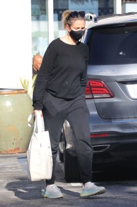 cameron-diaz-in-all-black-bel-air-12-26-2021-6.jpg
