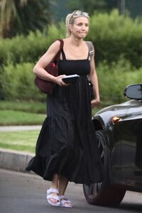 cameron-diaz-out-in-beverly-hills-07-22-2021-3.jpg