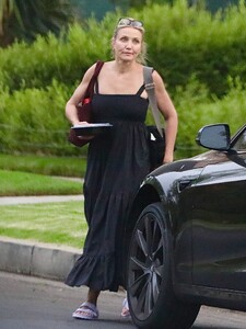 cameron-diaz-out-in-beverly-hills-07-22-2021-5.jpg