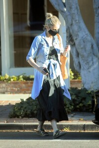 cameron-diaz-out-in-west-hollywood-09-04-2021-3.jpg