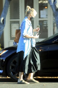 cameron-diaz-out-in-west-hollywood-09-04-2021-4.jpg
