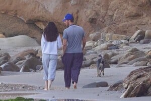 dakota-johnson-and-chris-martin-out-at-a-beach-in-malibu-10-16-2022-1.jpg