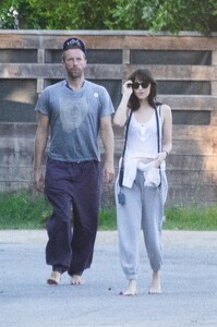 dakota-johnson-and-chris-martin-out-at-a-beach-in-malibu-10-16-2022-4.jpg