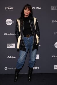 dakota-johnson-at-the-disappearance-of-shere-hite-premiere-at-2023-sundance-film-festival-01-20-2023-4.jpg