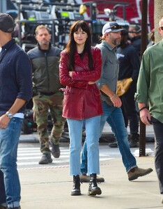 dakota-johnson-on-the-set-of-madame-web-in-new-york-10-12-2022-0.jpg