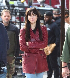 dakota-johnson-on-the-set-of-madame-web-in-new-york-10-12-2022-2.jpg