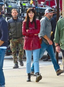 dakota-johnson-on-the-set-of-madame-web-in-new-york-10-12-2022-3.jpg