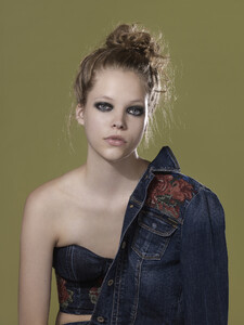 dazed-november-2013_school-daze_(5).thumb.jpg.a4a624316cfed8326289a904d929e501.jpg
