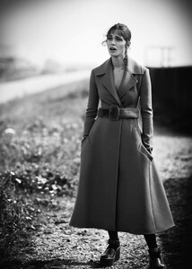 elisa-sednaoui-by-boo-george-for-twin-magazine-11-fall-winter-2014-2015-6.thumb.jpg.28017f041d86de2d975a0a4ae9acd65b.jpg