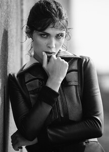 elisa-sednaoui-by-boo-george-for-twin-magazine-11-fall-winter-2014-2015.thumb.jpg.10b0e1824f133a6fd851cfd041d675ed.jpg