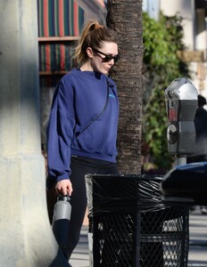 elizabeth-olsen-leaves-a-gym-in-los-angeles-01-27-2023-1.jpg