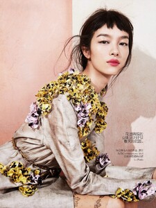 fei-fei-sun-by-sharif-hamza-for-vogue-china-may-2014-4.thumb.jpg.4a8e2ceee77e99012af9d0e23422170c.jpg