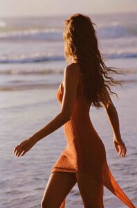 flook-the-label-izara-dress-knit-model-sunrise-beach-004.jpeg
