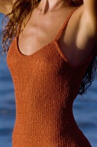flook-the-label-izara-dress-knit-model-sunrise-beach-008.jpeg