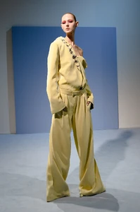 gaultier-couture-spring-23-0019.thumb.webp.aa9580abf033e84c99dddecbc93cab20.webp
