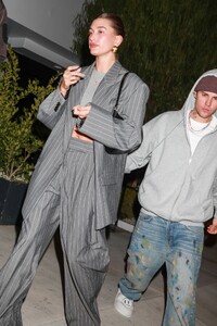 hailey-rhode-bieber-and-justin-bieber-at-the-birds-club-in-west-hollywood-01-06-2023-3.jpg