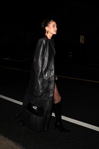 hailey-rhode-bieber-in-an-all-black-ensemble-giorgio-baldi-in-santa-monica-01-04-2023-0.jpg