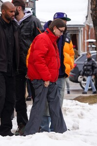 hailey-rhode-bieber-winter-street-style-aspen-01-01-2023-1.jpg