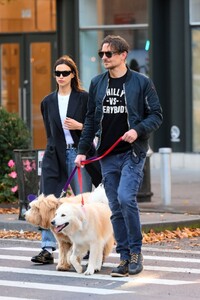 irina-shayk-and-bradley-cooper-out-for-a-walk-in-new-york-11-07-2022-4.jpg
