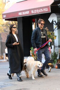 irina-shayk-and-bradley-cooper-out-for-a-walk-in-new-york-11-07-2022-5.jpg