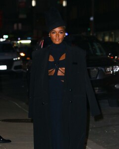 janelle-monae-arrives-at-late-show-with-stephen-colbert-in-new-york-01-11-2023-6.thumb.jpg.e0f6016ae8d5531694b030101ab15b7c.jpg