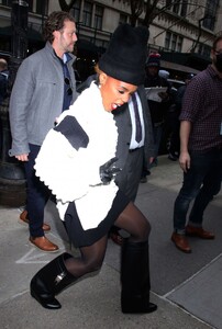 janelle-monae-arrives-at-tamron-hall-show-in-new-york-01-10-2023-0.thumb.jpg.75af74e2cb5208fdb931b74968f6b610.jpg